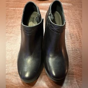 Like new!! Black leather, Earth booties. Super cute and very comfortable!!